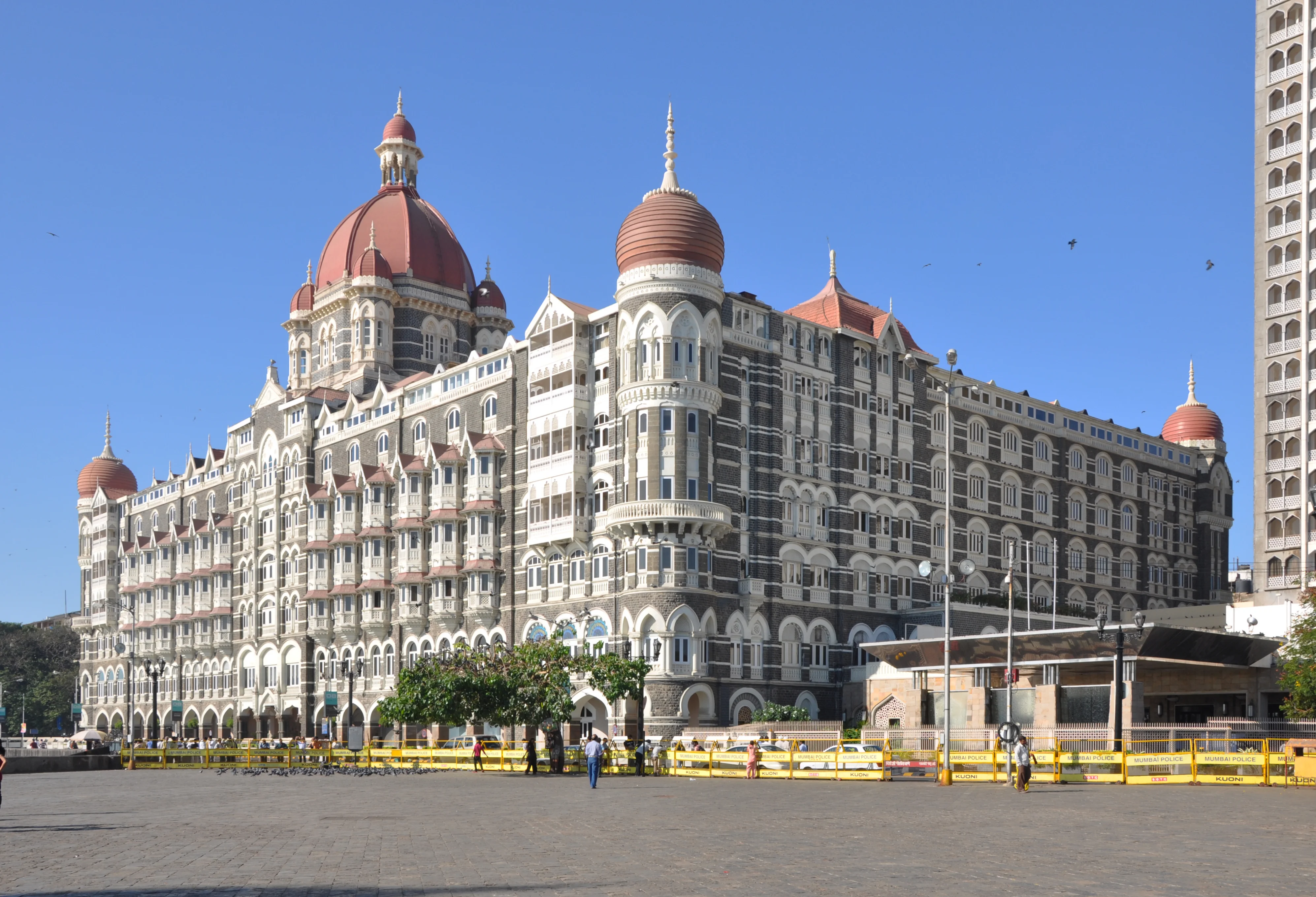 Highlights of Mumbai with Indian Veg. Lunch