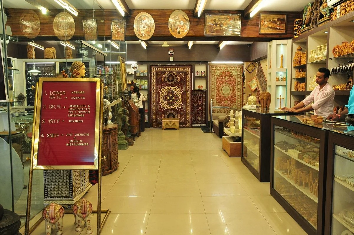 Guided Shopping Private Tour in Mumbai